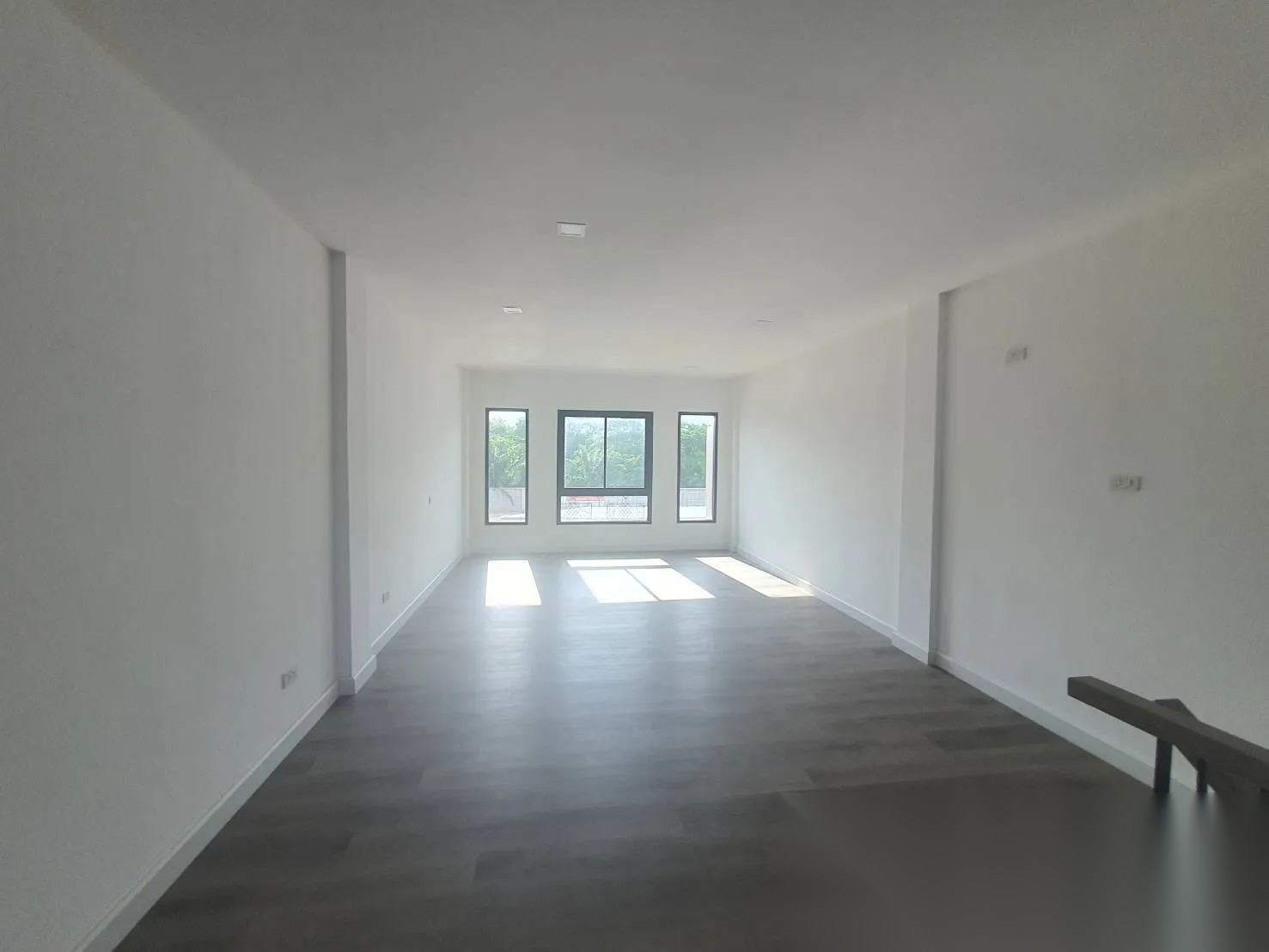 3 Bedroom Townhouse for sale at The Eiffel Ramkhamheang-Mistine — photo 2