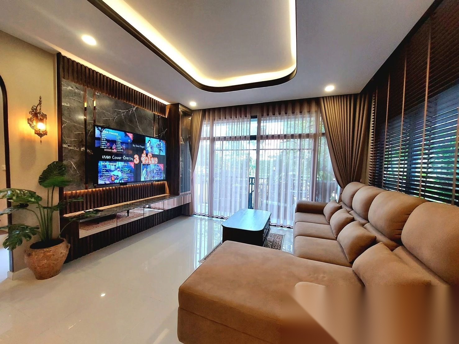 4 Bedroom House for sale at Grand Britania Rama 9 - Krungthep Kreetha — photo 2