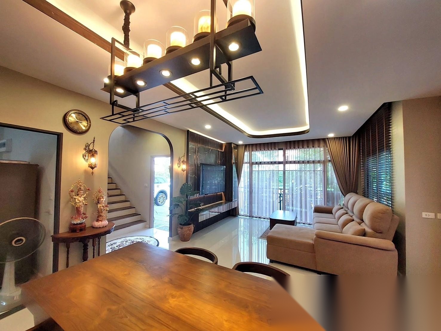 4 Bedroom House for sale at Grand Britania Rama 9 - Krungthep Kreetha — photo 3