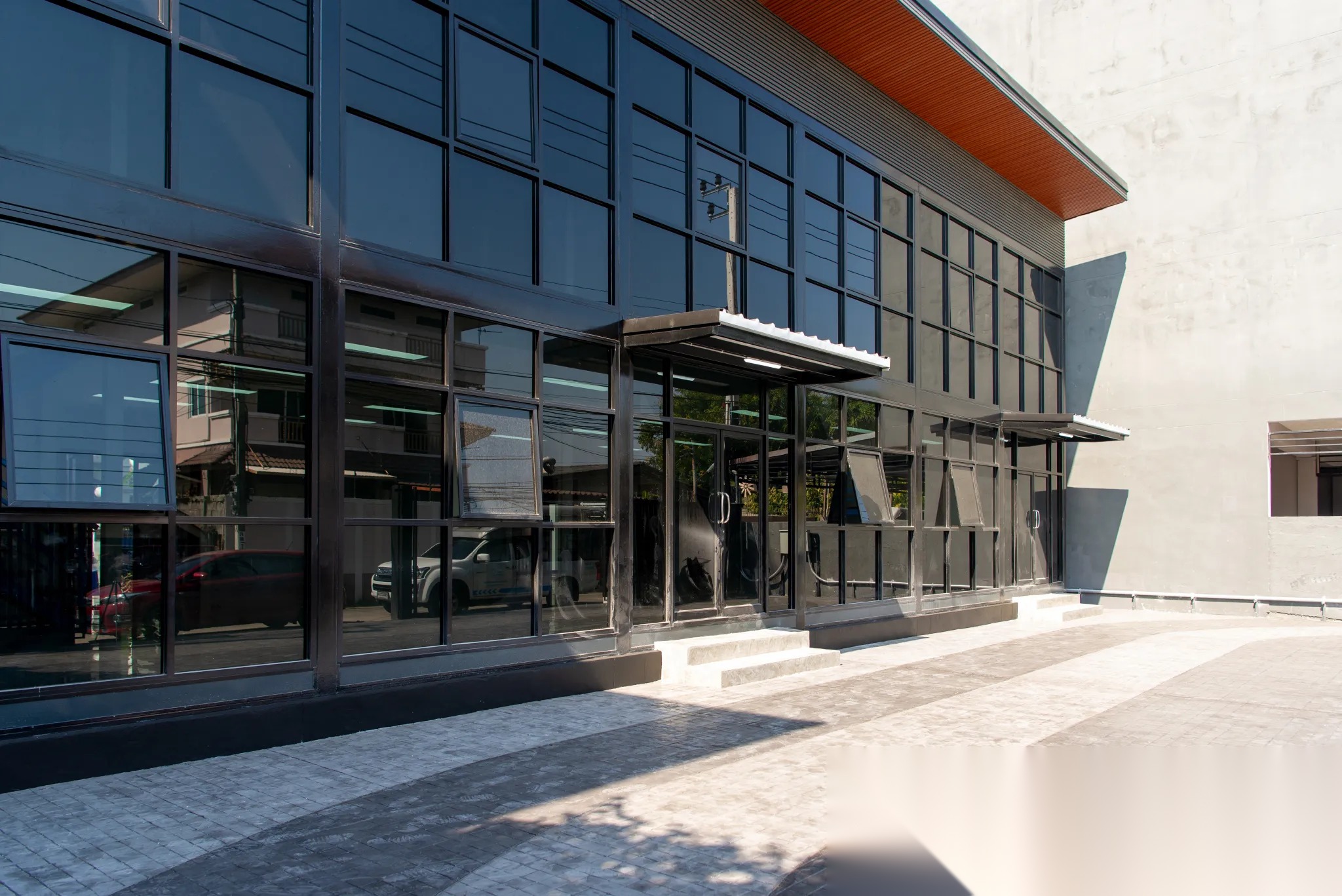 Office Warehouse 100SQW Sukhumvit location near BTS — photo 1