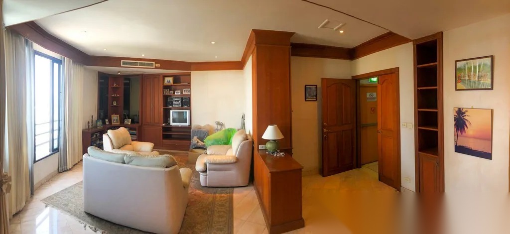 2 Bedroom Condo for sale at Royal River Place — photo 2