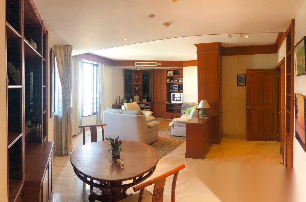 2 Bedroom Condo for sale at Royal River Place — photo 3