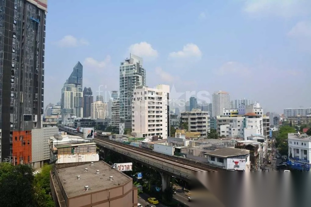 2 Bedroom Condo for sale at The Crest Sukhumvit 34 — photo 1