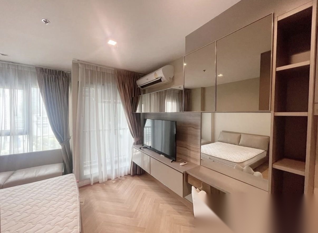 Studio Condo for sale at Life One Wireless — photo 3