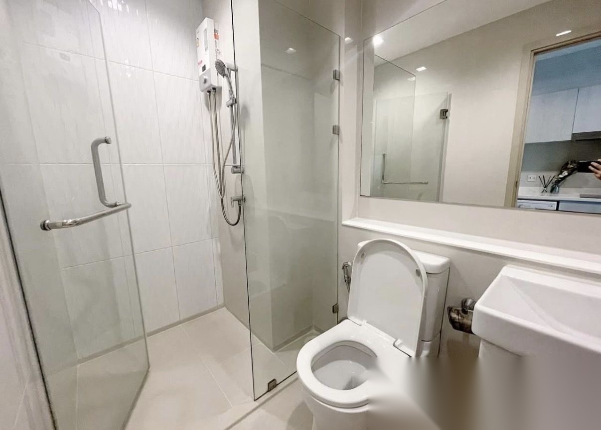 Studio Condo for sale at Life One Wireless — photo 4