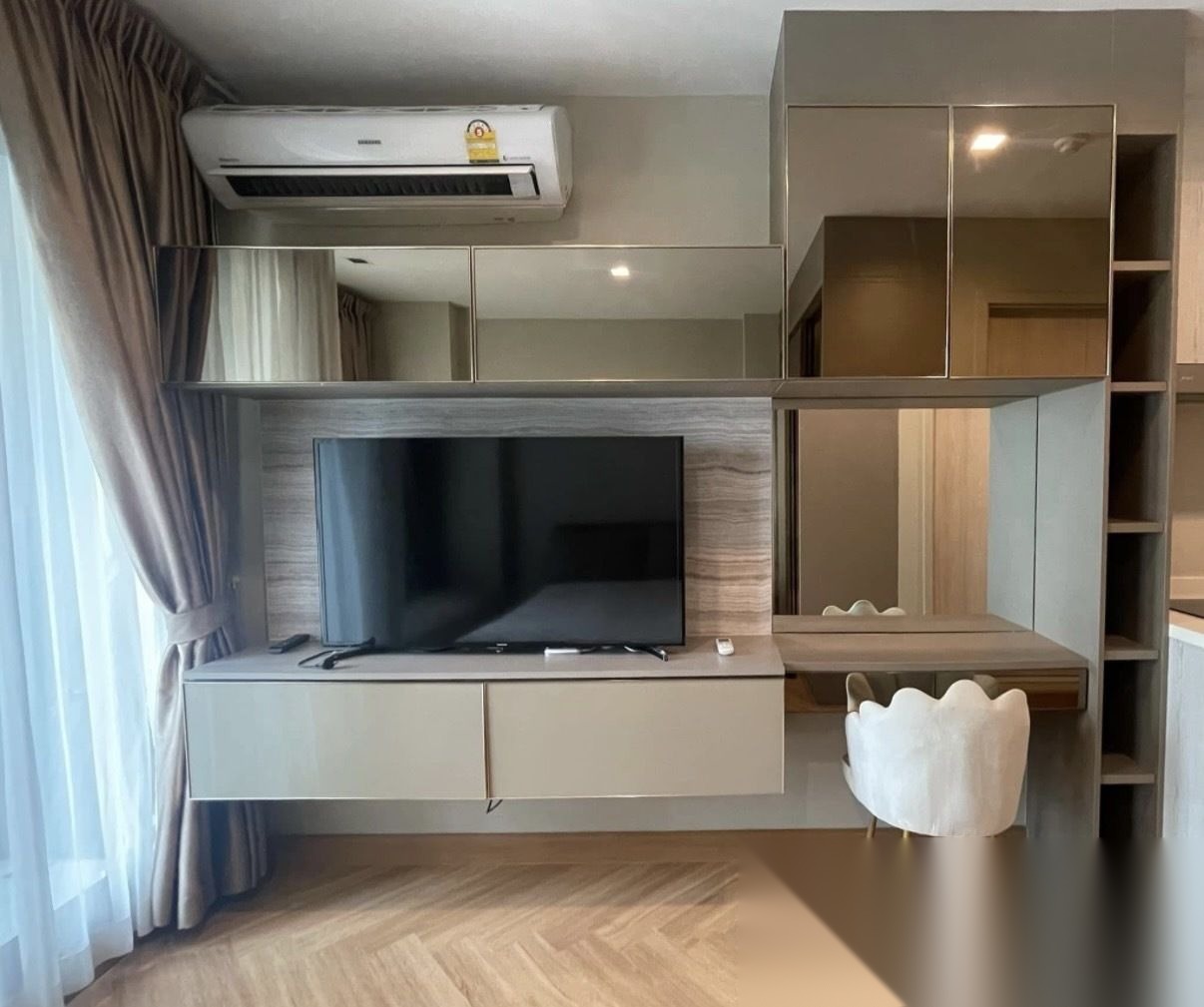 Studio Condo for sale at Life One Wireless — photo 5