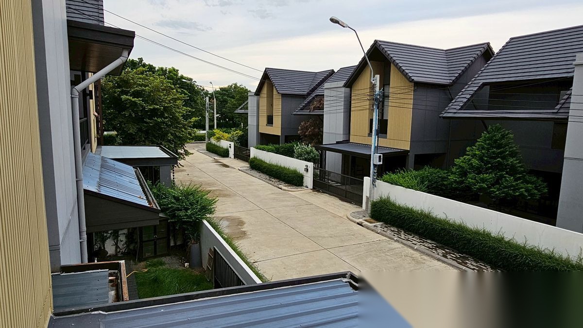 3 Bedroom House for sale at Noble Gable Watcharapol — photo 2