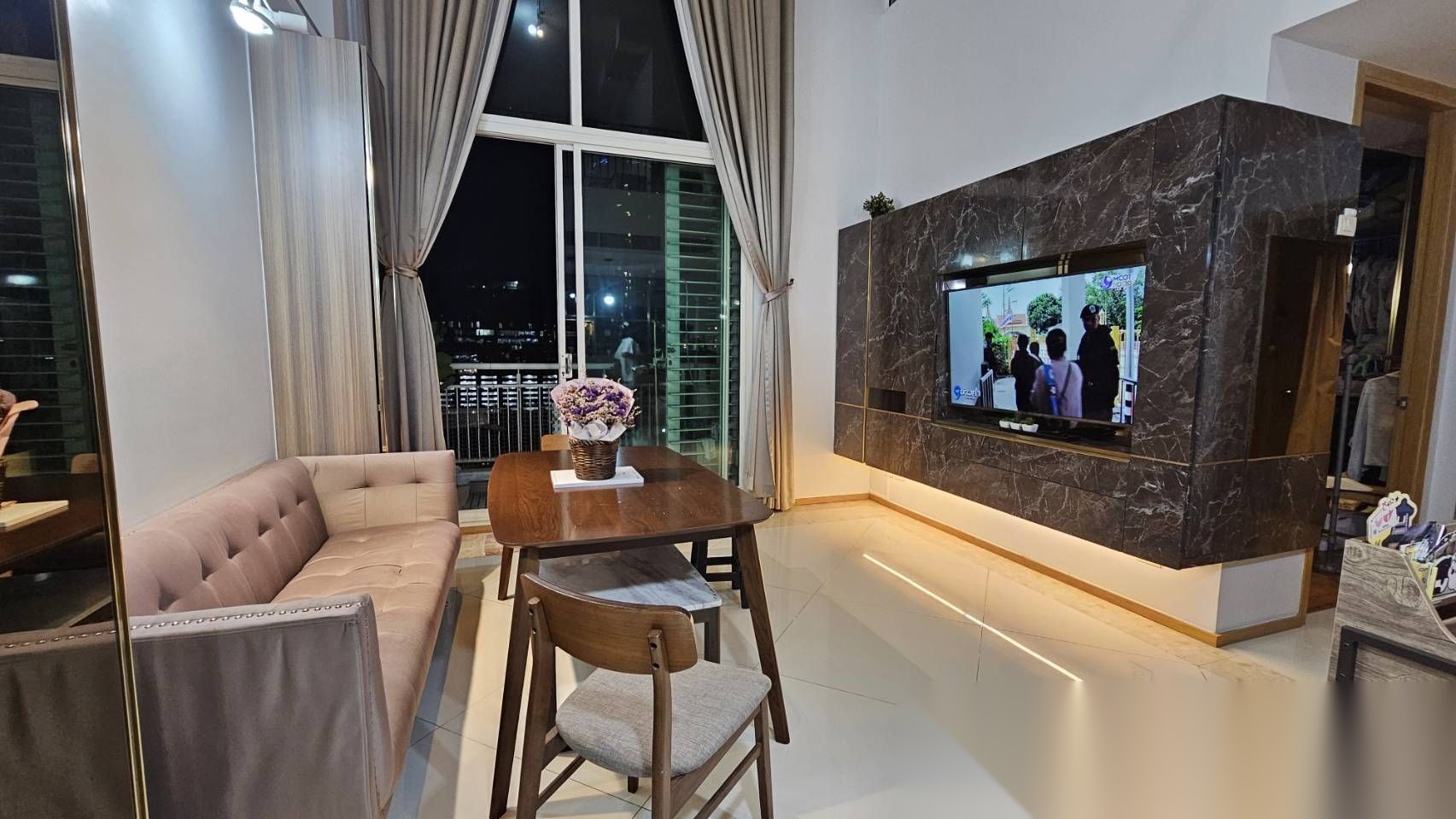 2 Bedroom Condo for sale at The Empire Place — photo 2