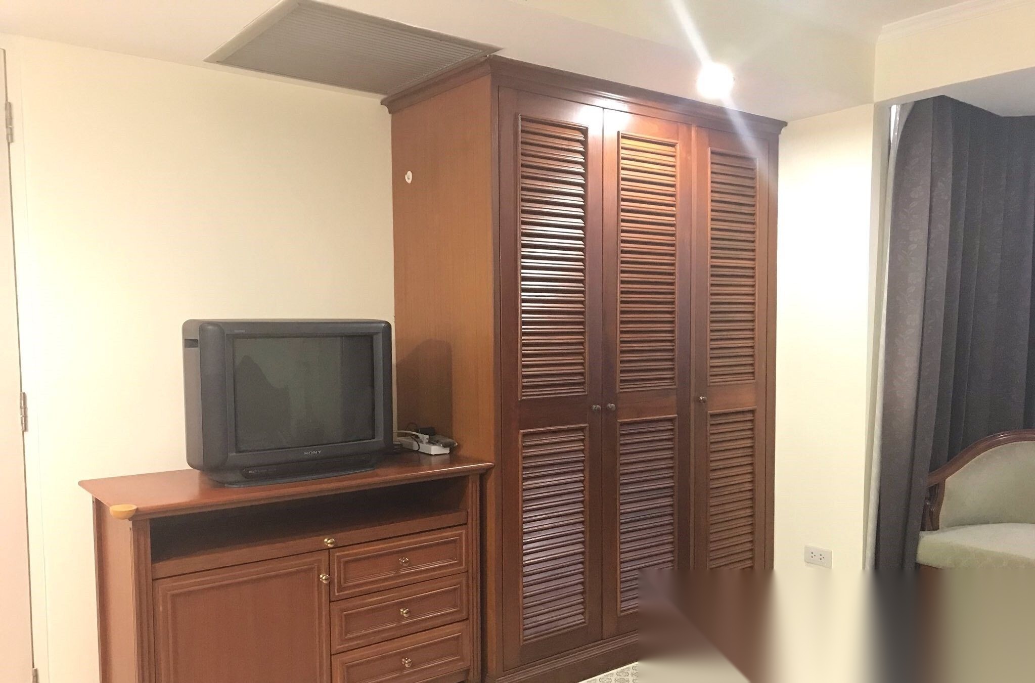 1 Bedroom Condo for sale at Omni Tower Sukhumvit Nana — photo 3
