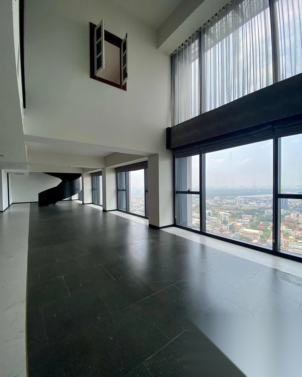 4 Bedroom Condo for sale at The Met — photo 1