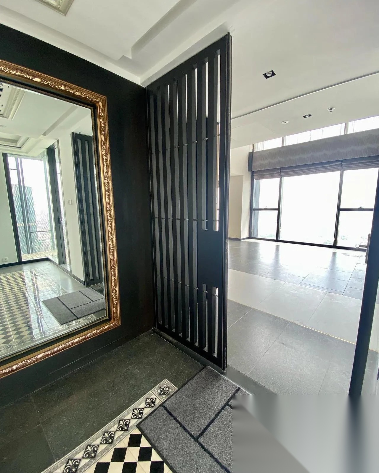 4 Bedroom Condo for sale at The Met — photo 3