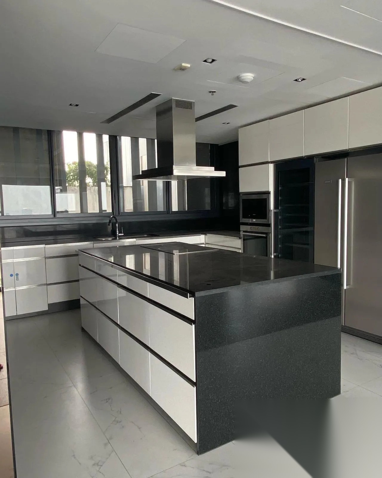 4 Bedroom Condo for sale at The Met — photo 4
