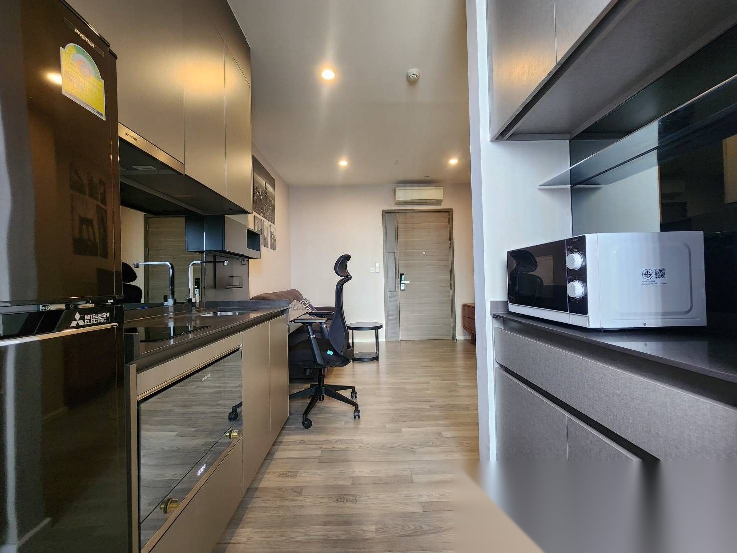 1 Bedroom Condo for sale at The Room Sukhumvit 69 — photo 4