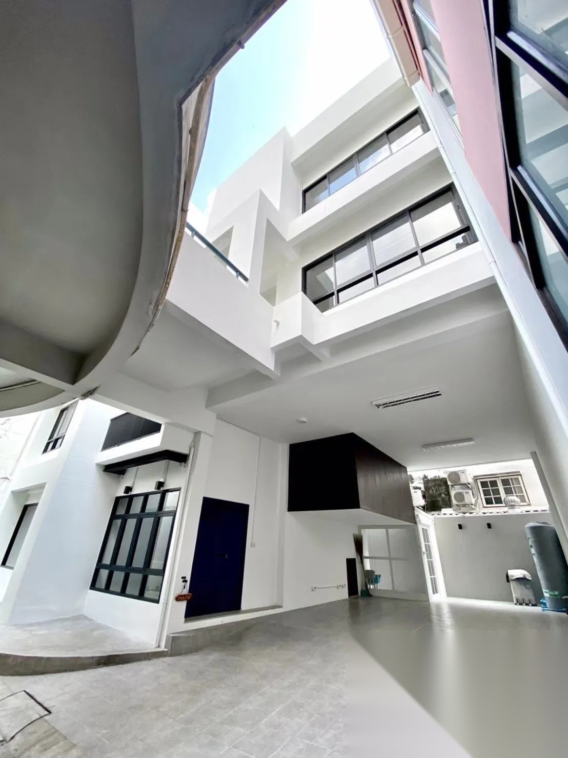 Newly Renovated 4 Storey Home Office in Sukhumvit 101 — photo 1