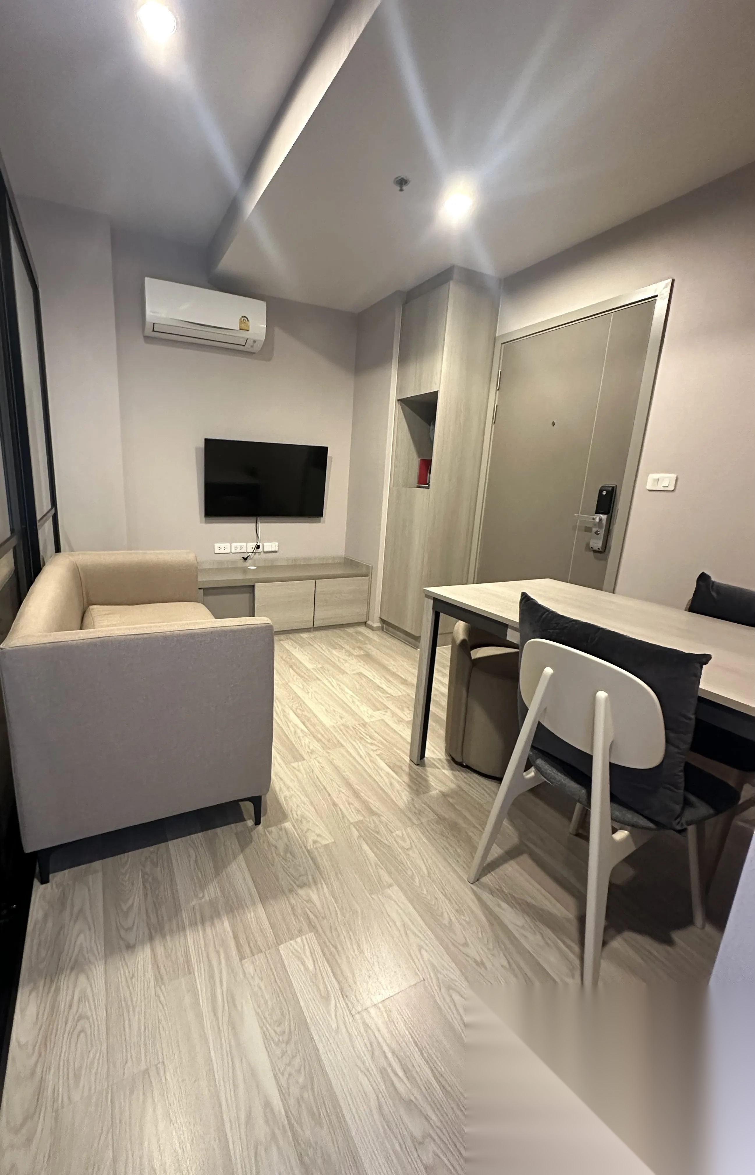 1 Bedroom Condo for sale at Ideo Mobi Sukhumvit East Point — photo 2
