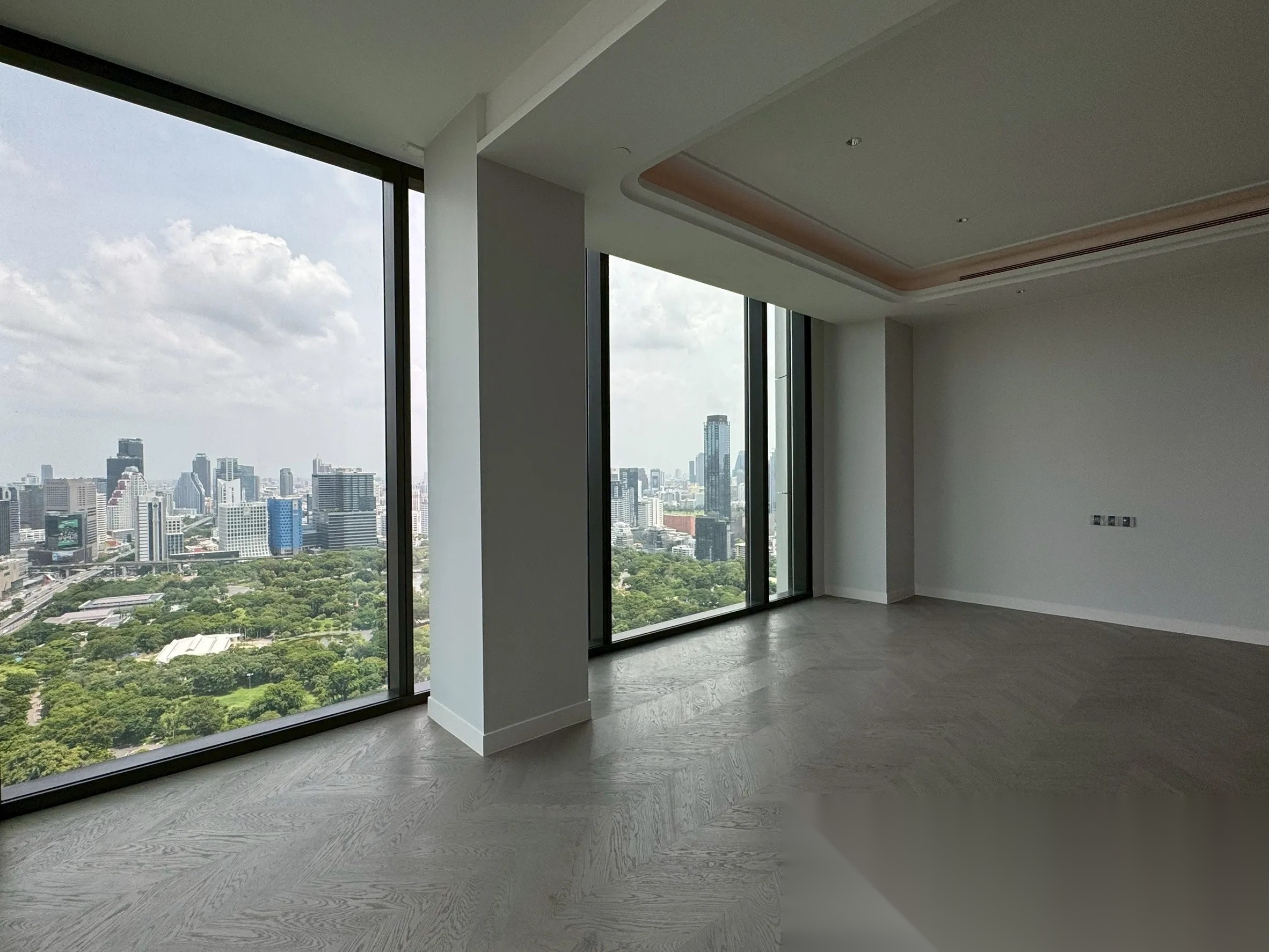 3 Bedroom Condo for sale at One89 Wireless — photo 2