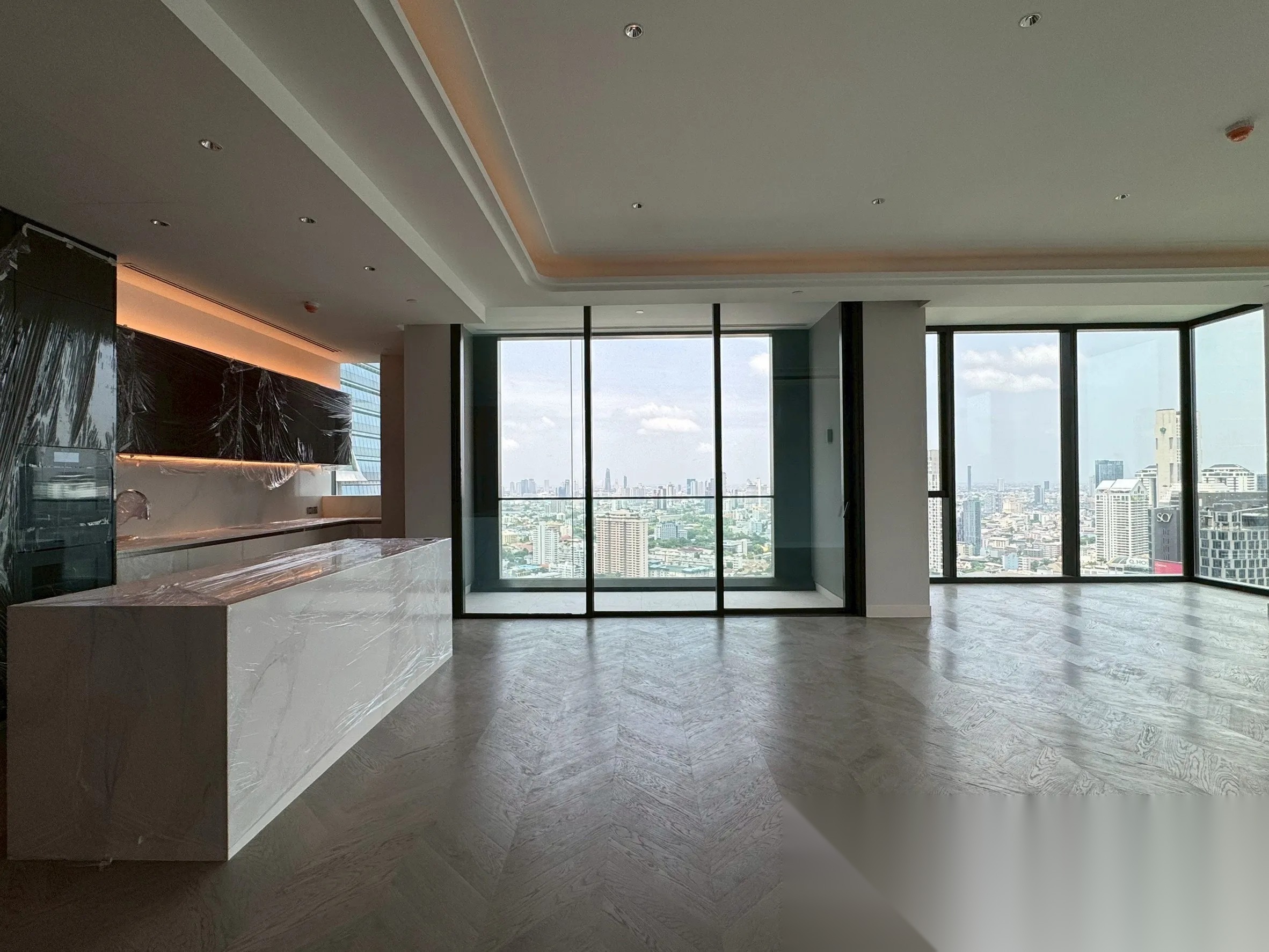 3 Bedroom Condo for sale at One89 Wireless — photo 3