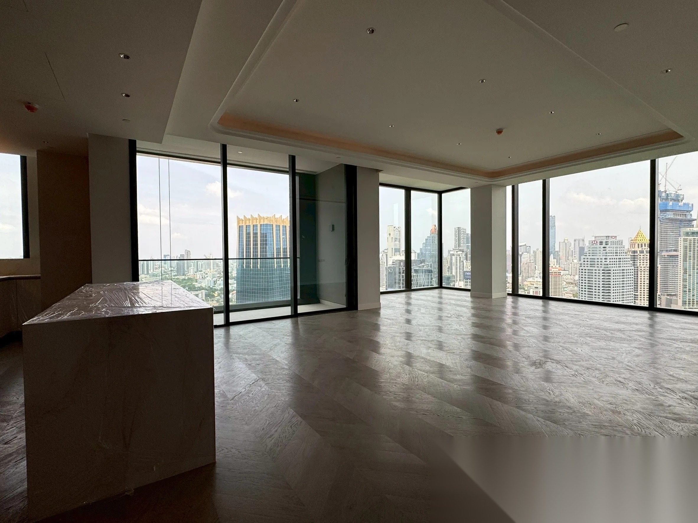 3 Bedroom Condo for sale at One89 Wireless — photo 4