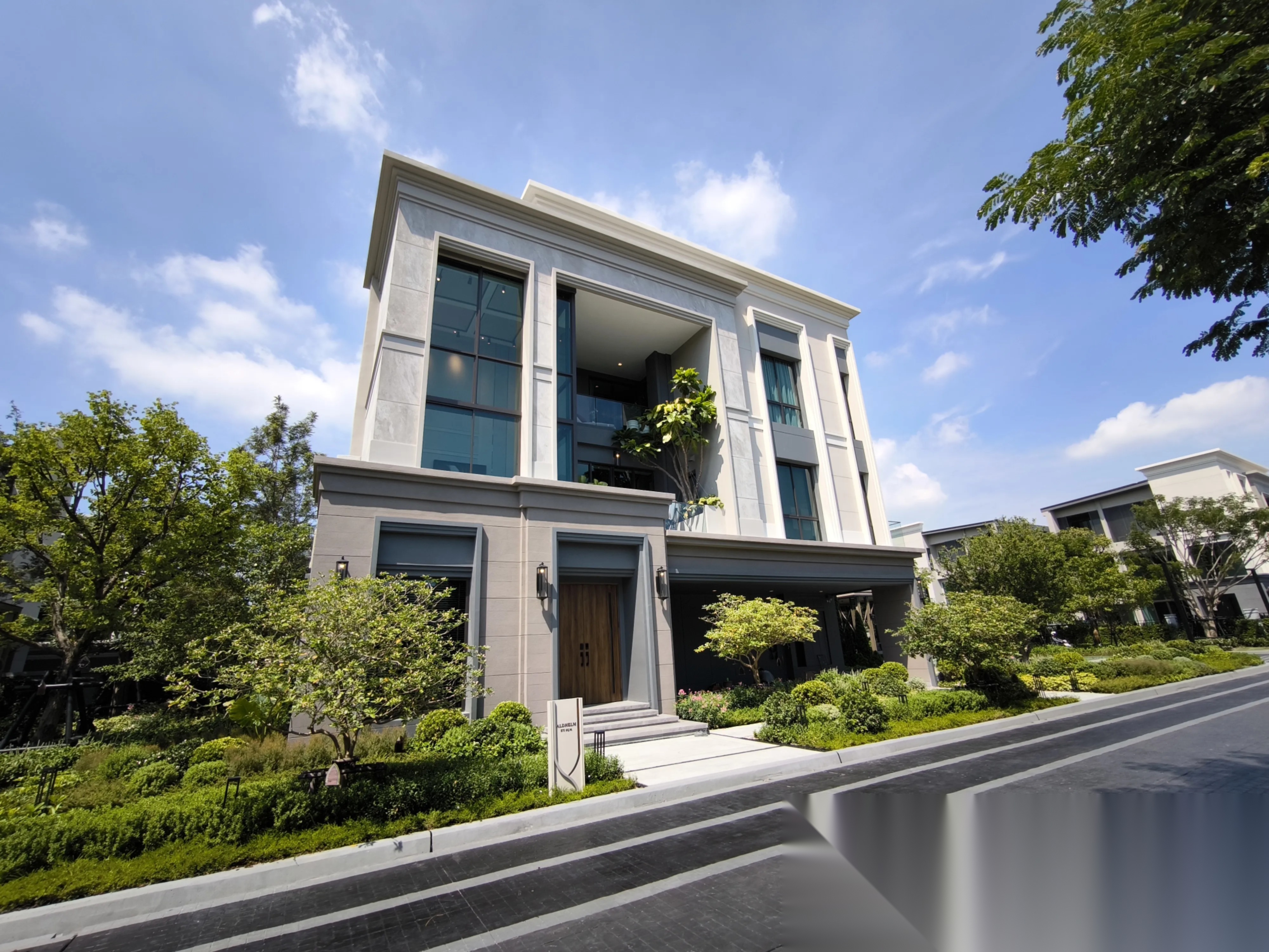 5 Bedroom House for sale at Grand Bangkok Boulevard Pinklao-Borom — photo 2