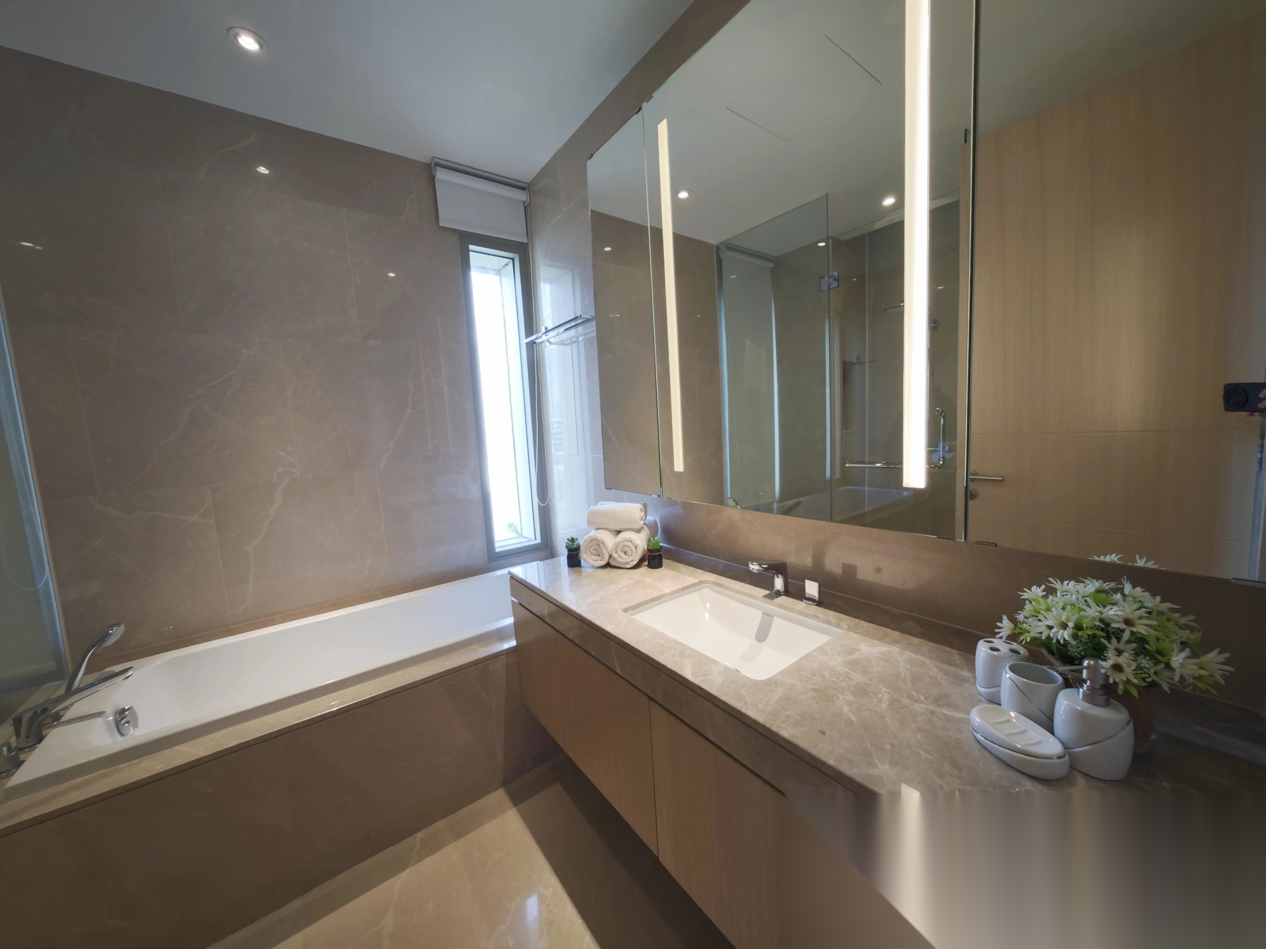 2 Bedroom Condo for sale at Magnolias Waterfront Residences — photo 4