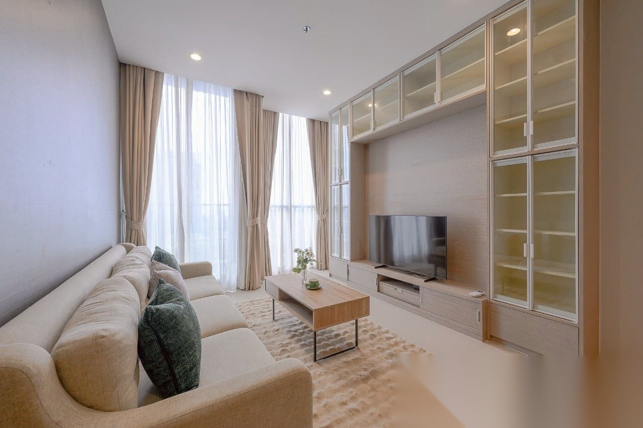 1 Bedroom Condo for sale at Noble Ploenchit — photo 1