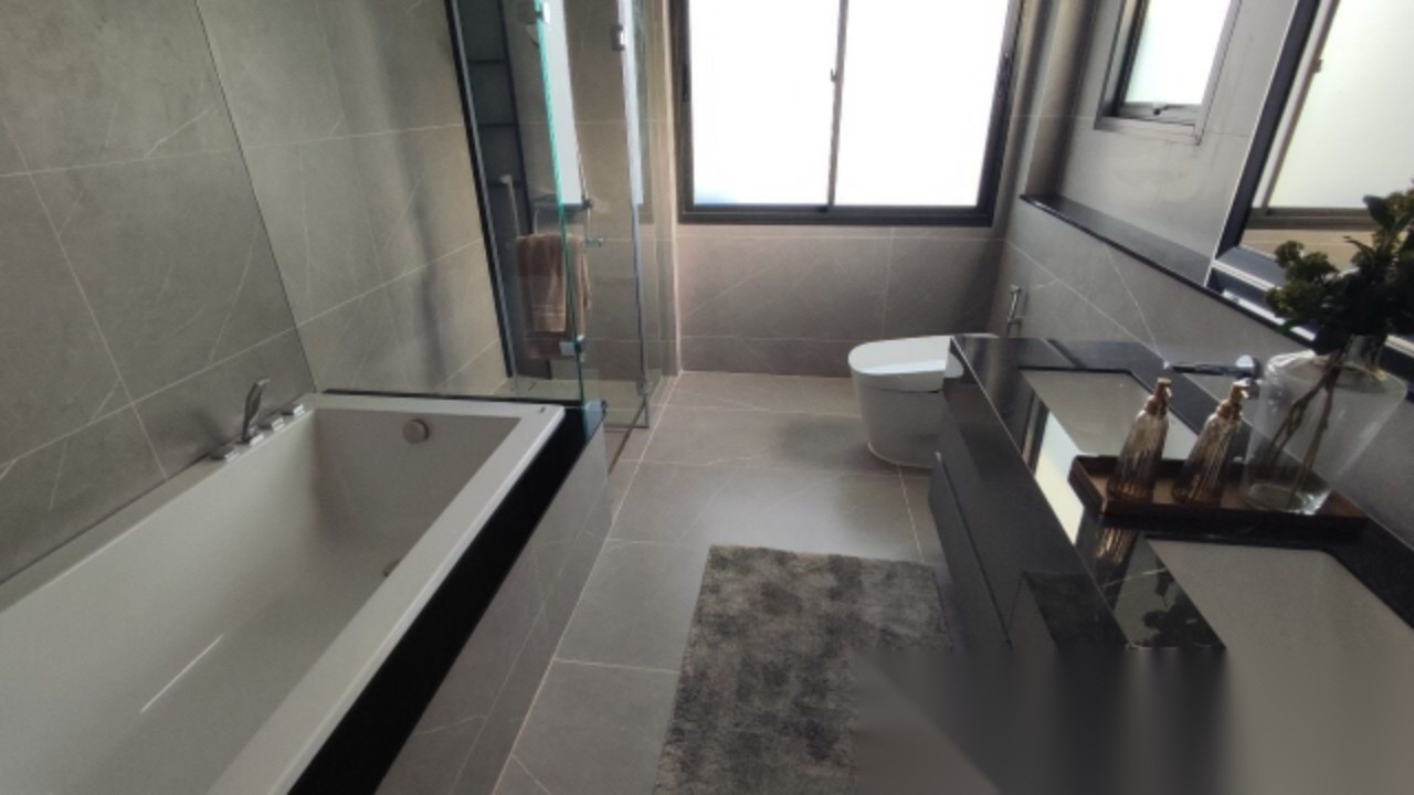 4 Bedroom House for sale at Grand Bangkok Boulevard Krungthepkritha — photo 5