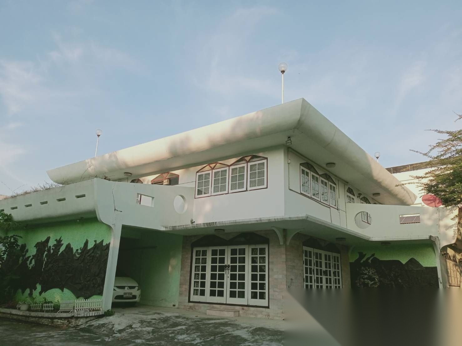 Great Location Large Land Area About 15 minute walk to MRT — photo 1