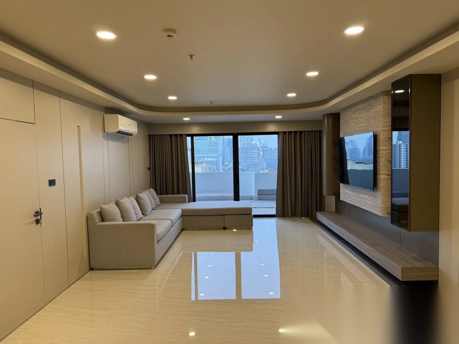 4 Bedroom Condo for sale at Crystal Garden — photo 1