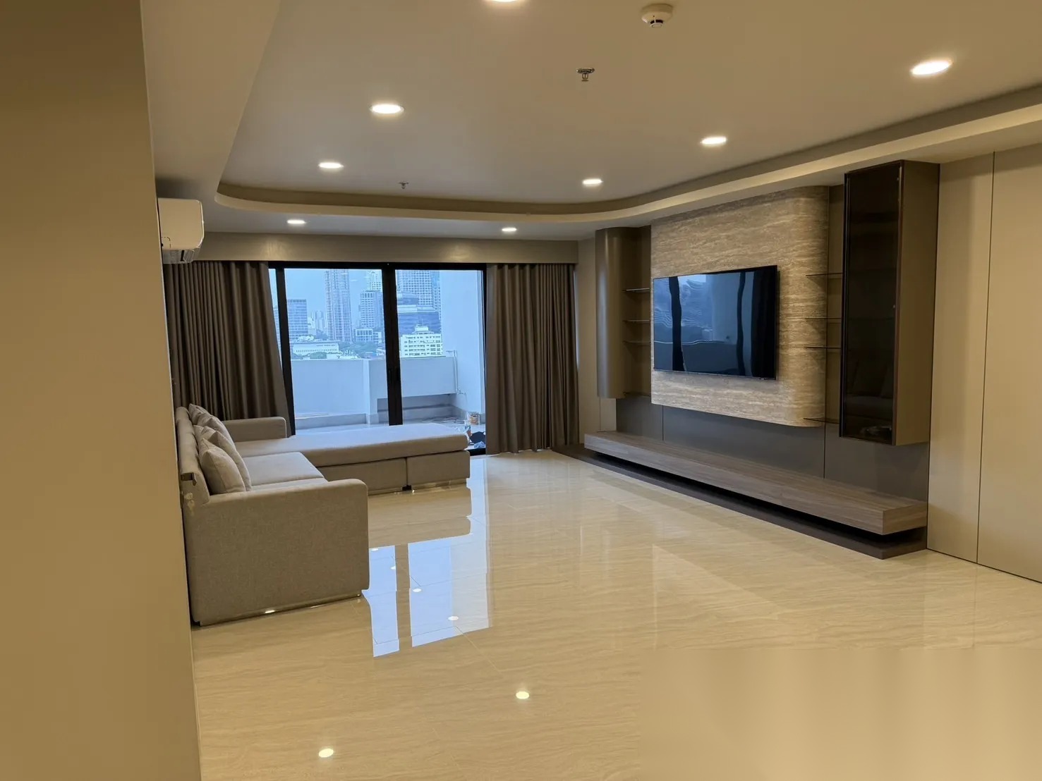 4 Bedroom Condo for sale at Crystal Garden — photo 2