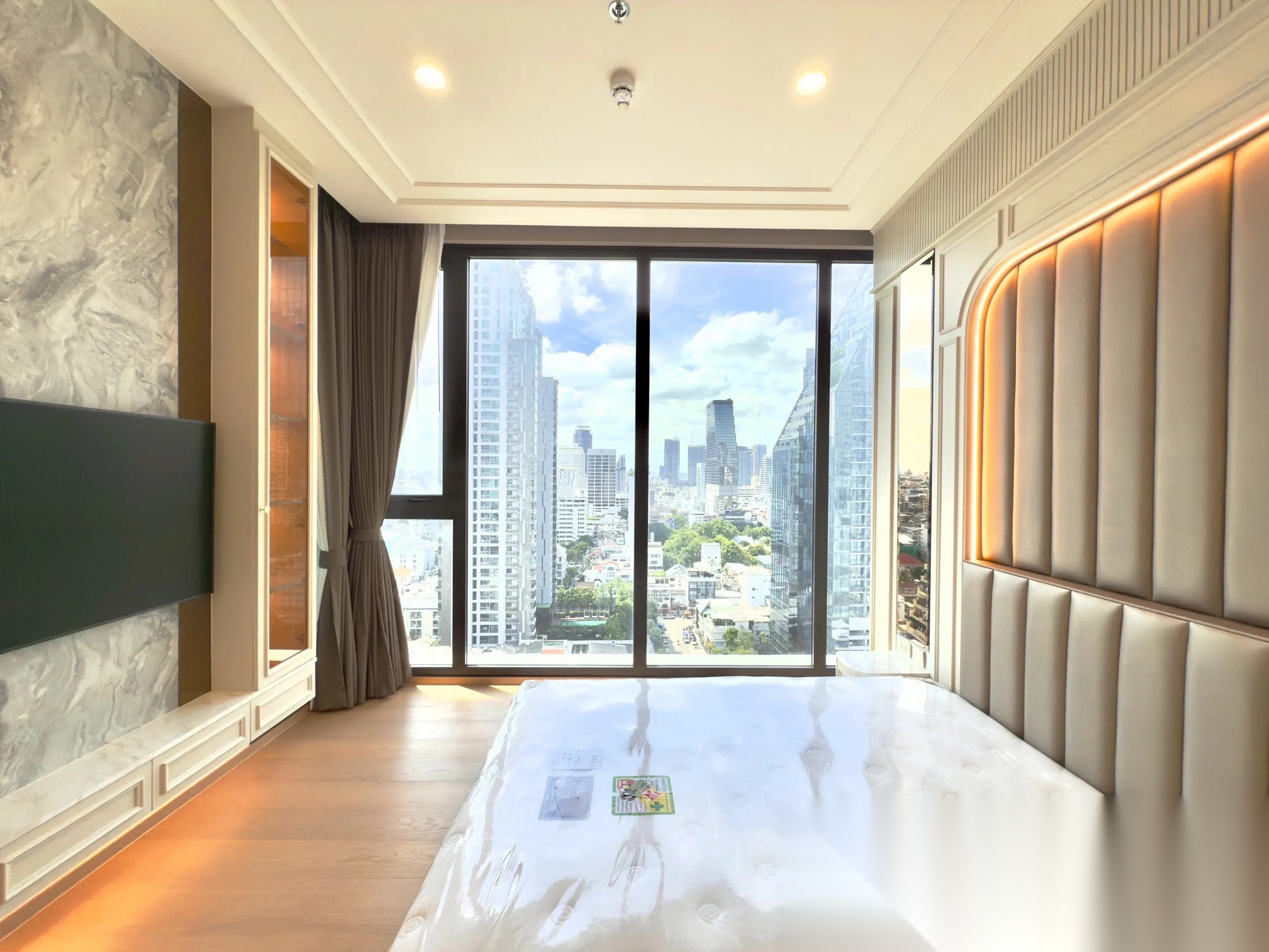 1 Bedroom Condo for sale at Anil Sathorn 12 — photo 1