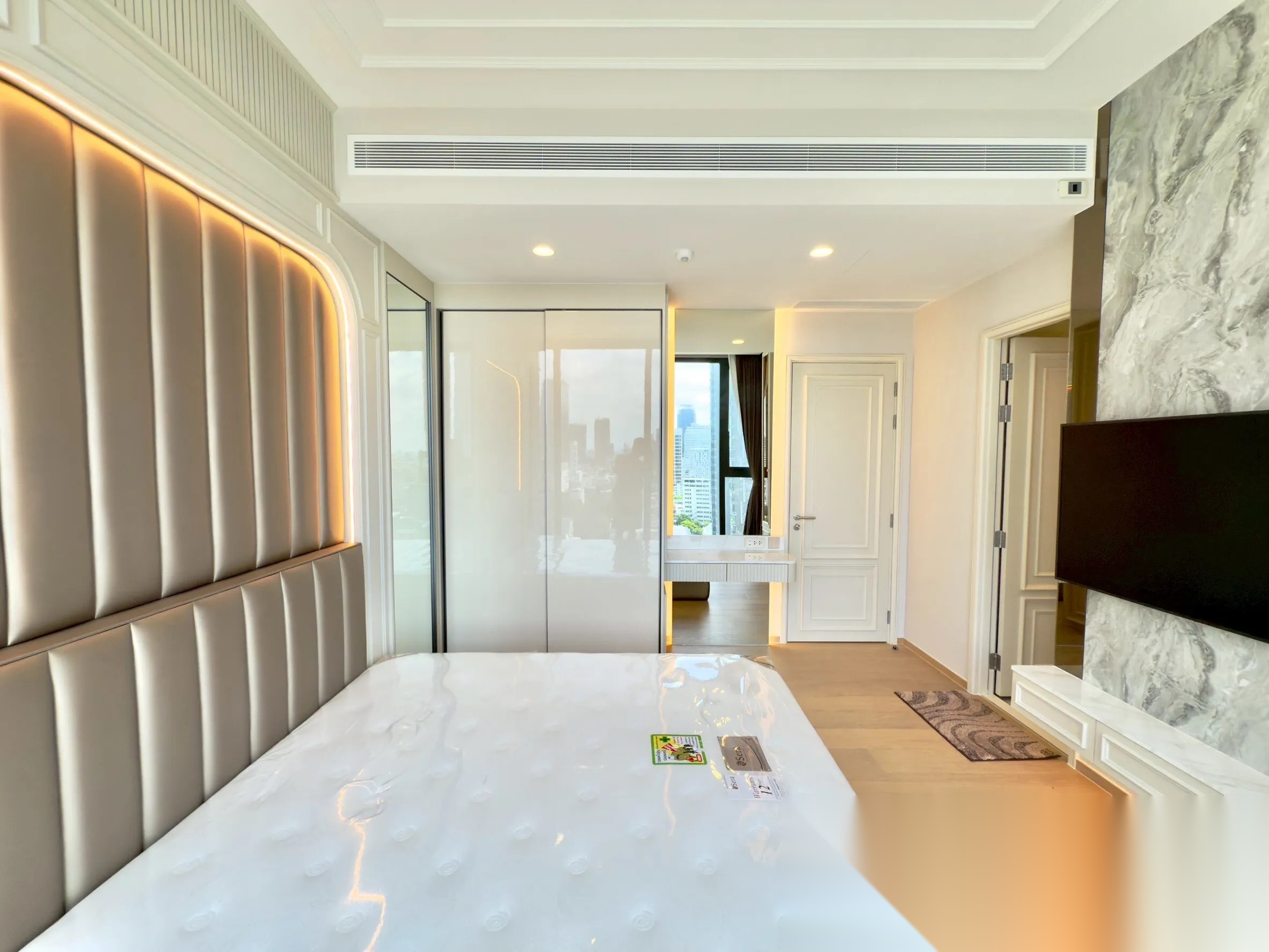1 Bedroom Condo for sale at Anil Sathorn 12 — photo 2