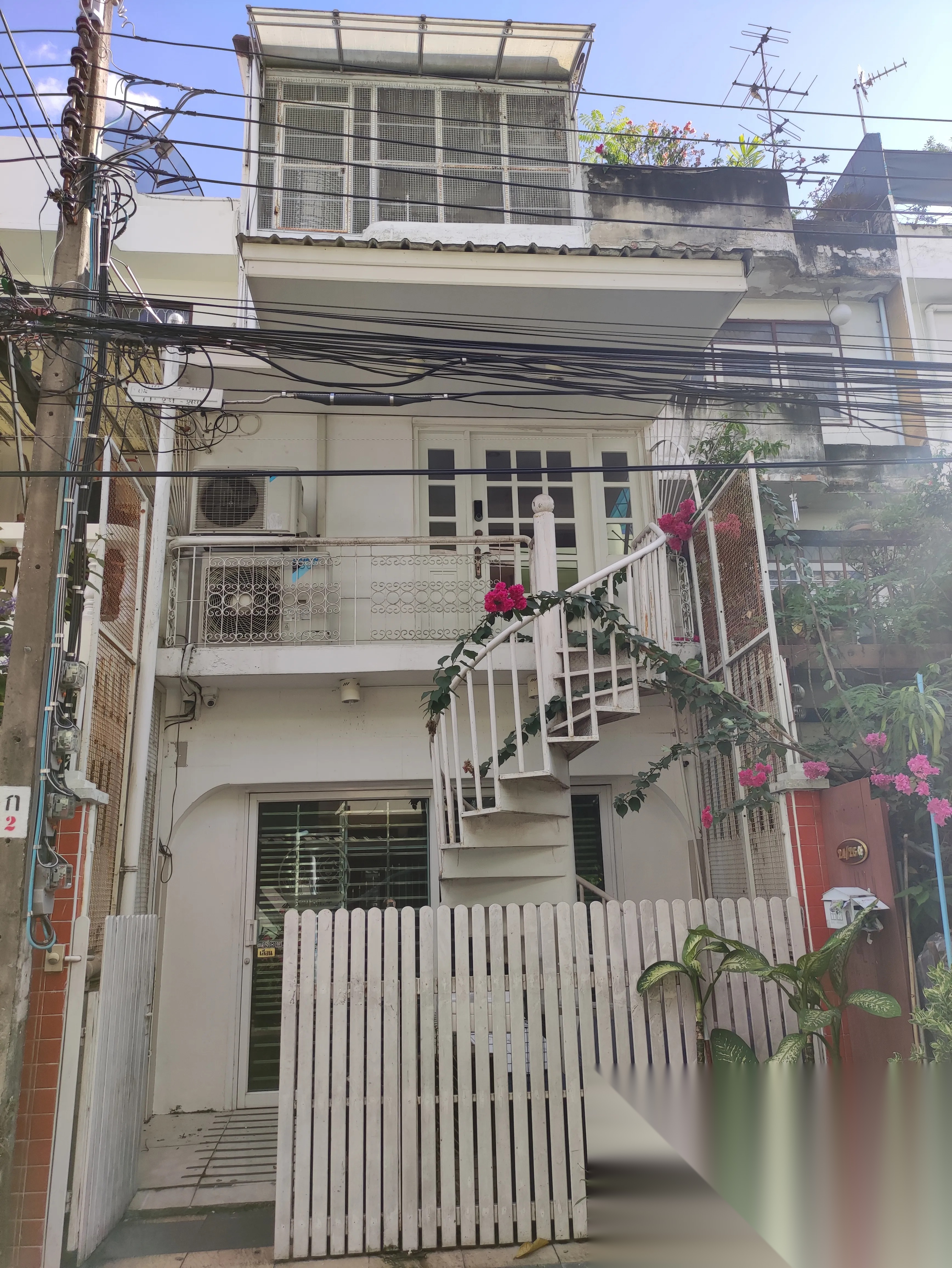 Ekkamai Townhouse 7 minutes walk to Ekkamai/Phra Khanon BTS — photo 2