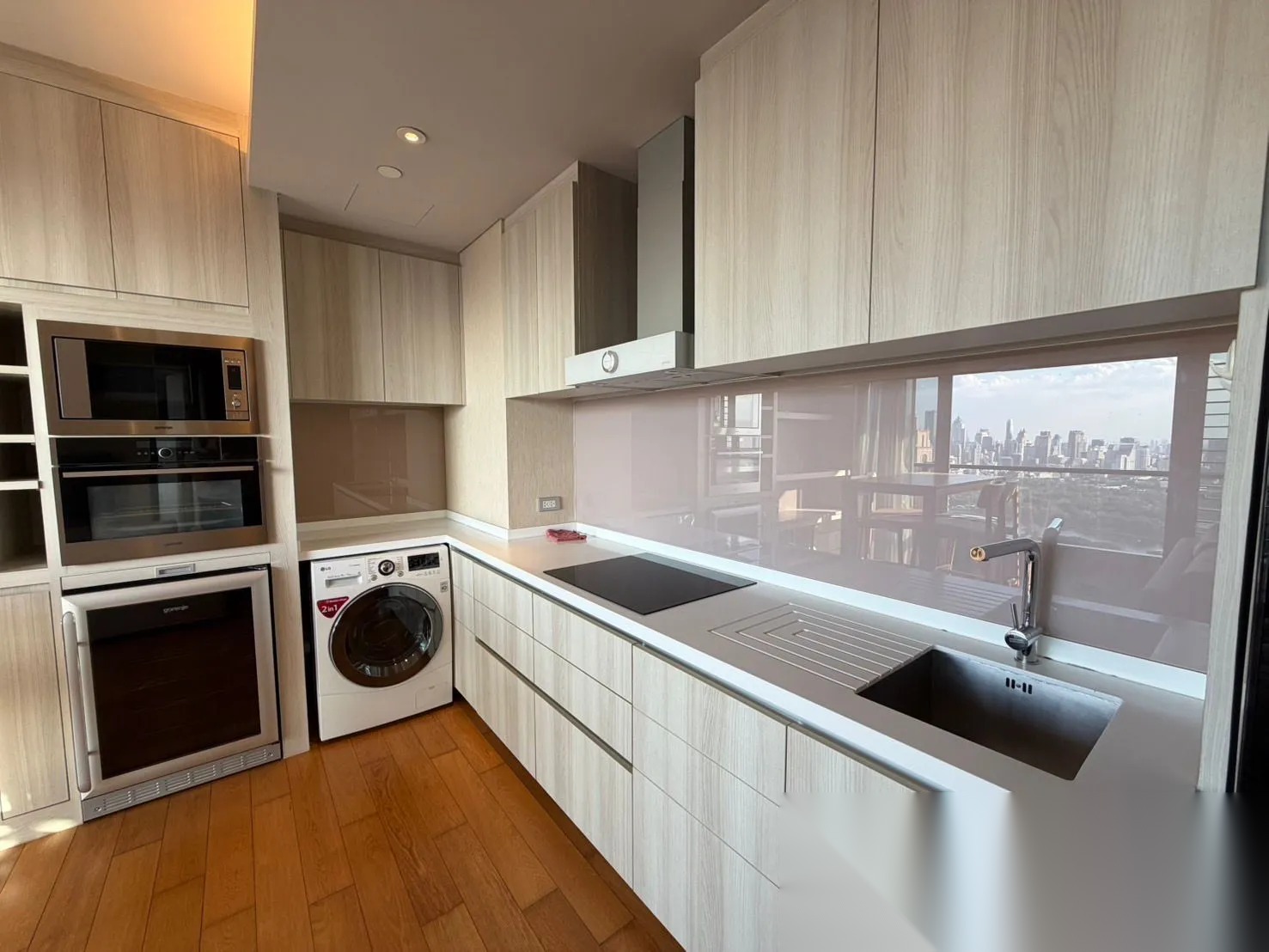 2 Bedroom Condo for sale at The Lumpini 24 — photo 3