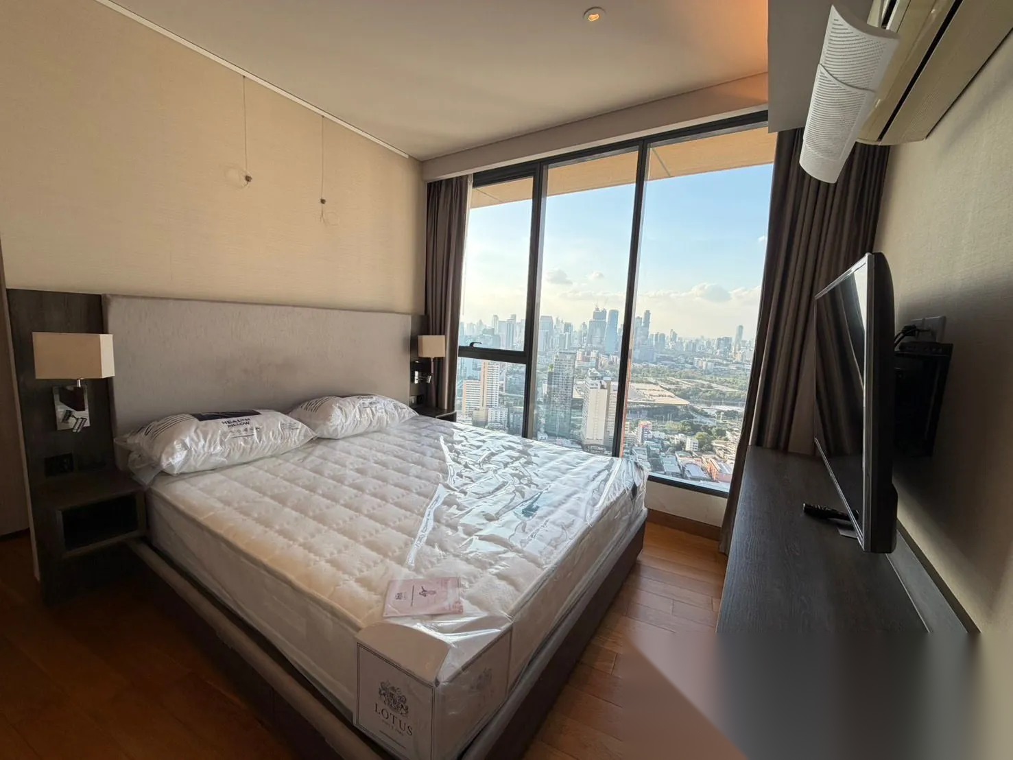 2 Bedroom Condo for sale at The Lumpini 24 — photo 5