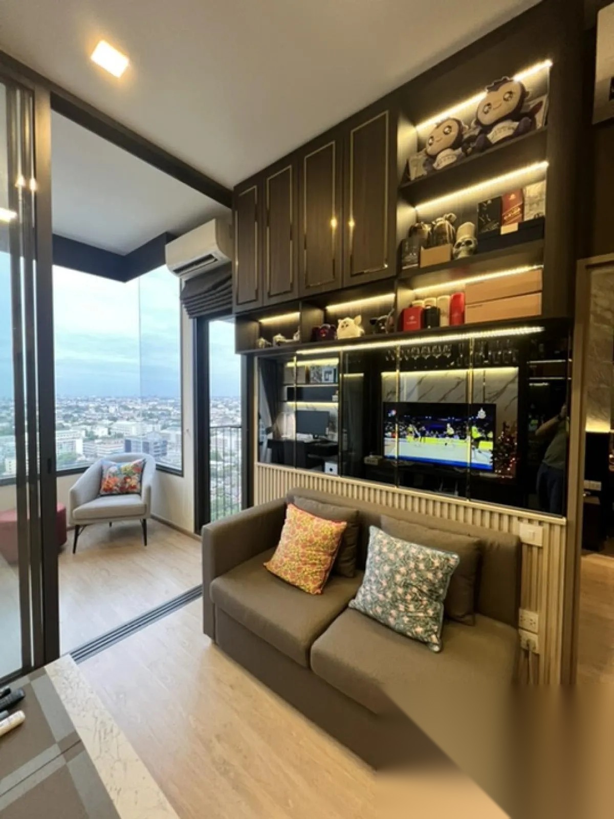 1 Bedroom Condo for sale at Centric Ratchayothin — photo 2
