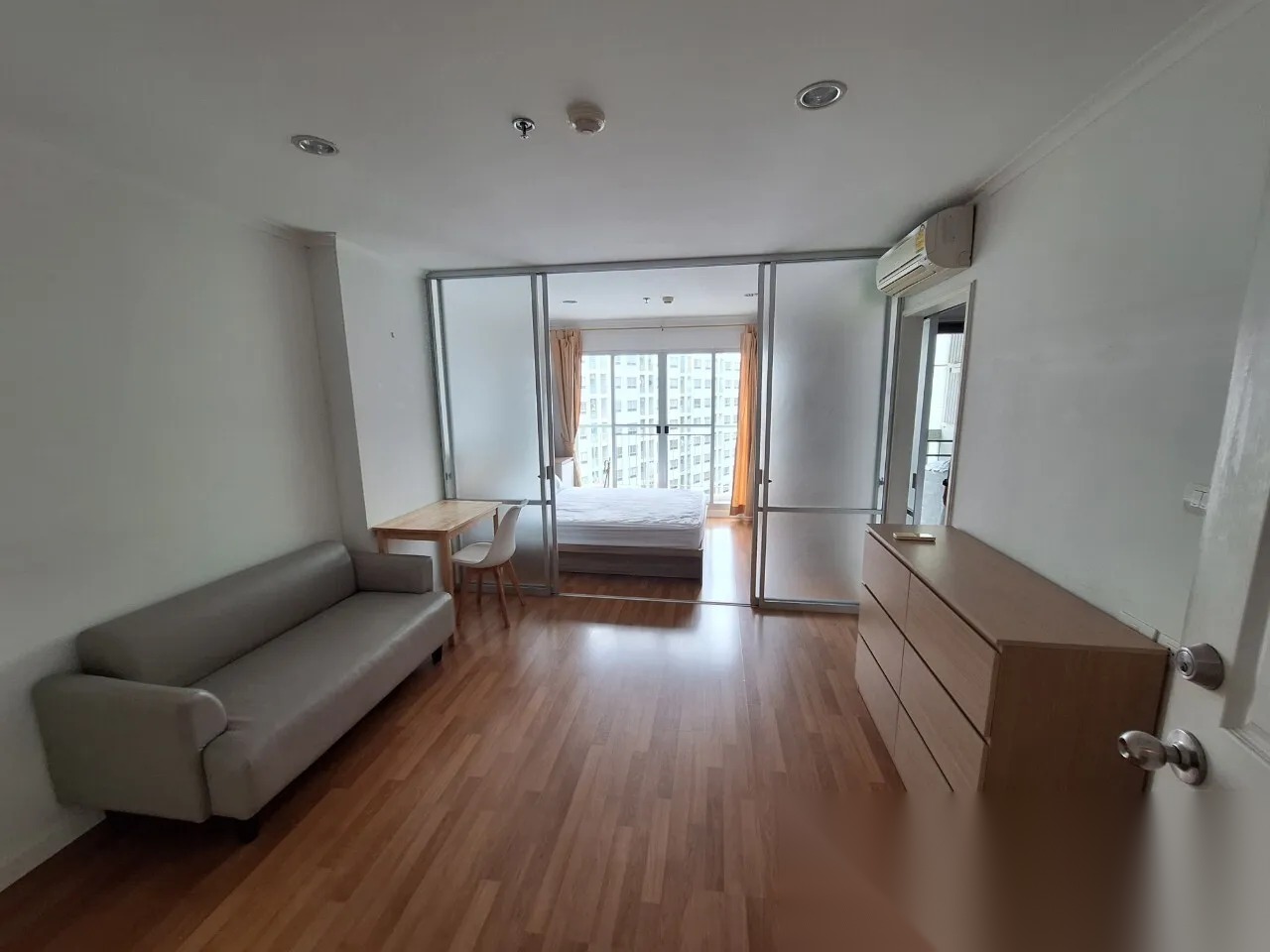 1 Bedroom Condo for sale at Lumpini Place Ramintra-Laksi — photo 2