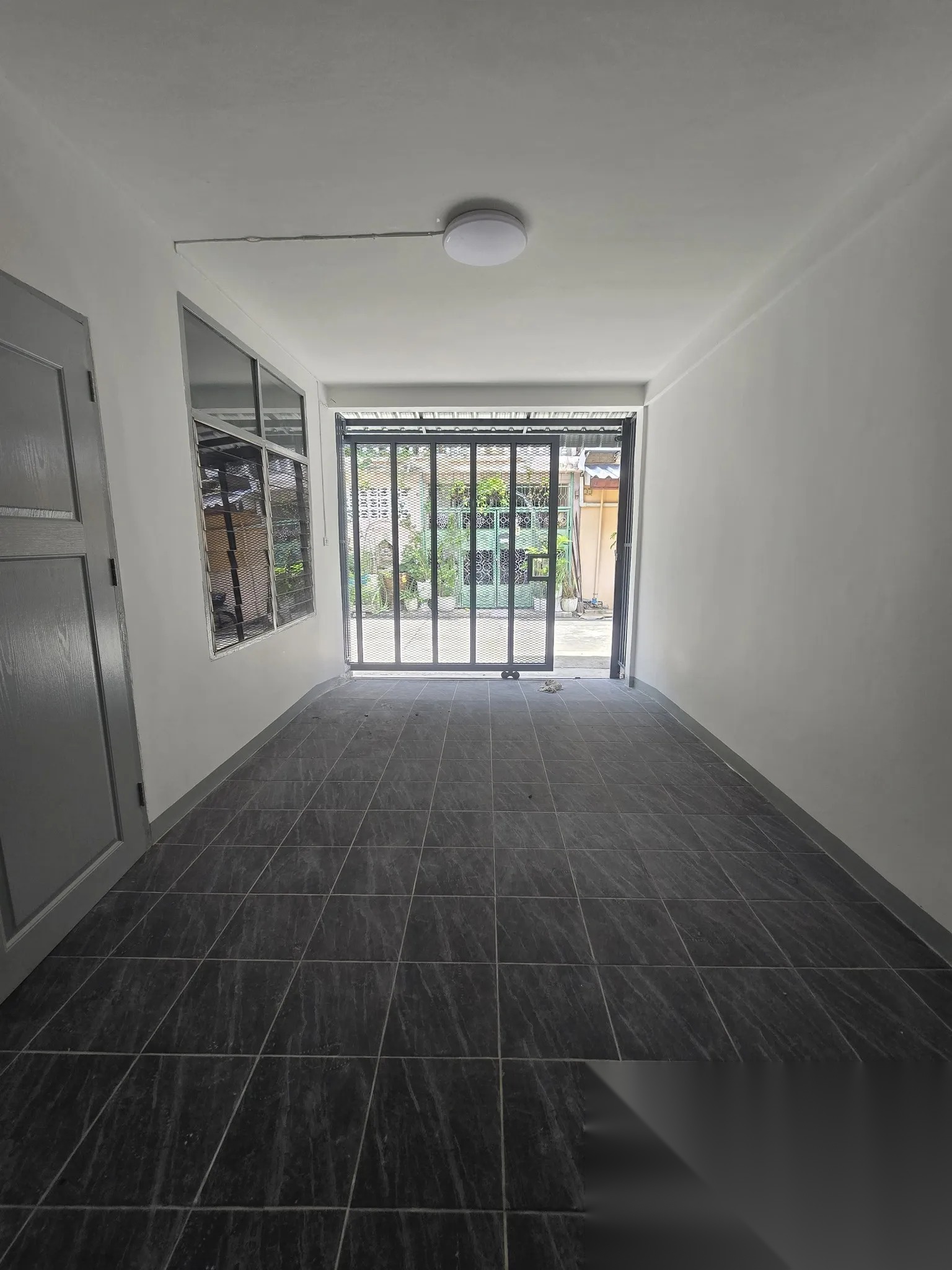 3 Bedrooms 2 Bathrooms Townhouse for Rent and Sale — photo 2