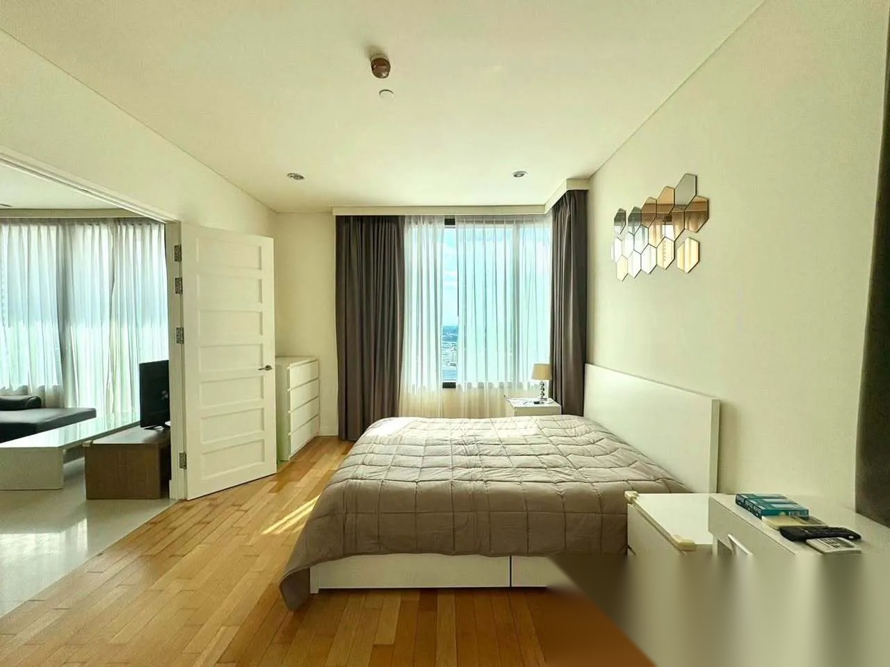 1 Bedroom Condo for sale at Aguston Sukhumvit 22 — photo 5