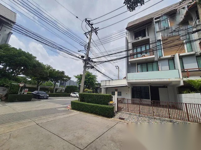 5 Bedroom Townhouse for sale at Areeya Mandarina Sukhumvit 77 — photo 2