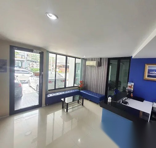 5 Bedroom Townhouse for sale at Areeya Mandarina Sukhumvit 77 — photo 3