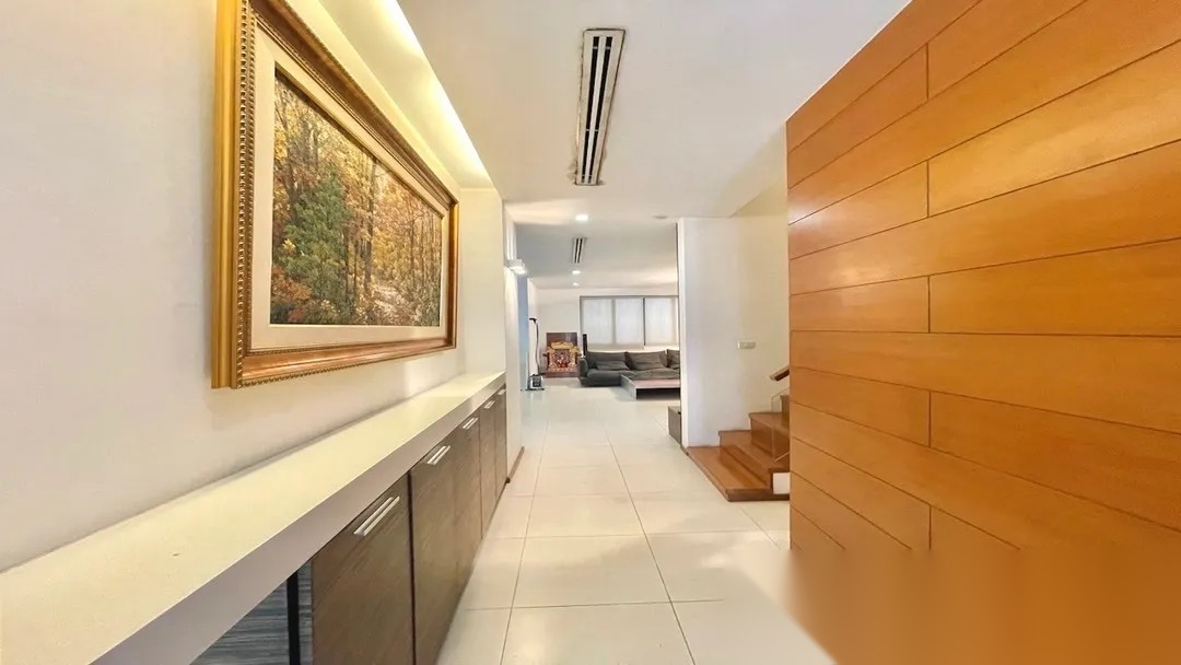 Rare City-Center House with Land | 600 sqm | 5BR — photo 1