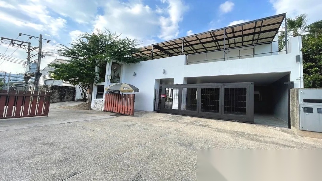 Rare City-Center House with Land | 600 sqm | 5BR — photo 2