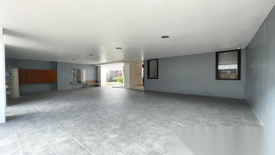 Rare City-Center House with Land | 600 sqm | 5BR — photo 3