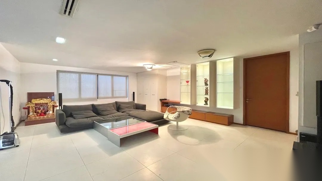 Rare City-Center House with Land | 600 sqm | 5BR — photo 4