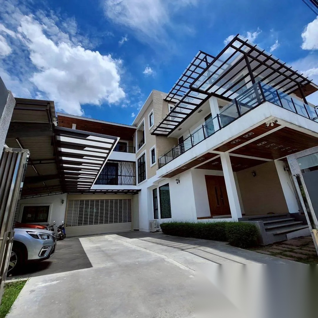 (FOR SALE) 3-Storey Detached House – Sukhumvit 101 — photo 1