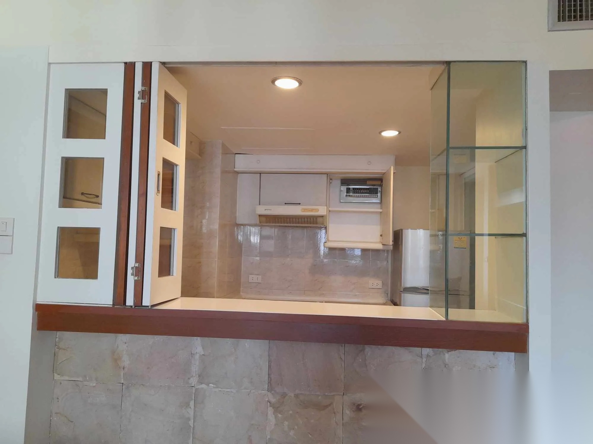1 Bedroom Condo for sale at Omni Tower Sukhumvit Nana — photo 2