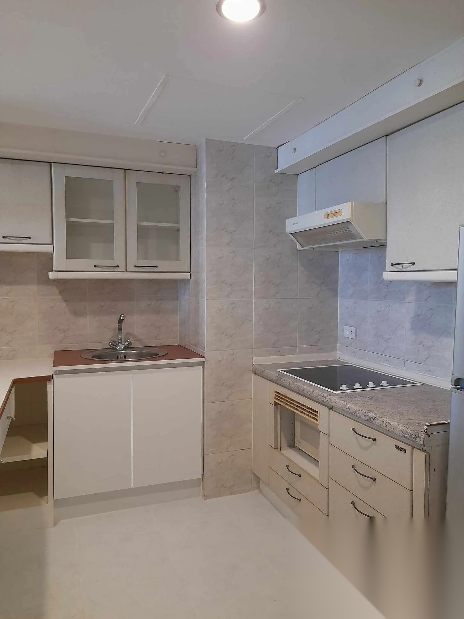 1 Bedroom Condo for sale at Omni Tower Sukhumvit Nana — photo 3