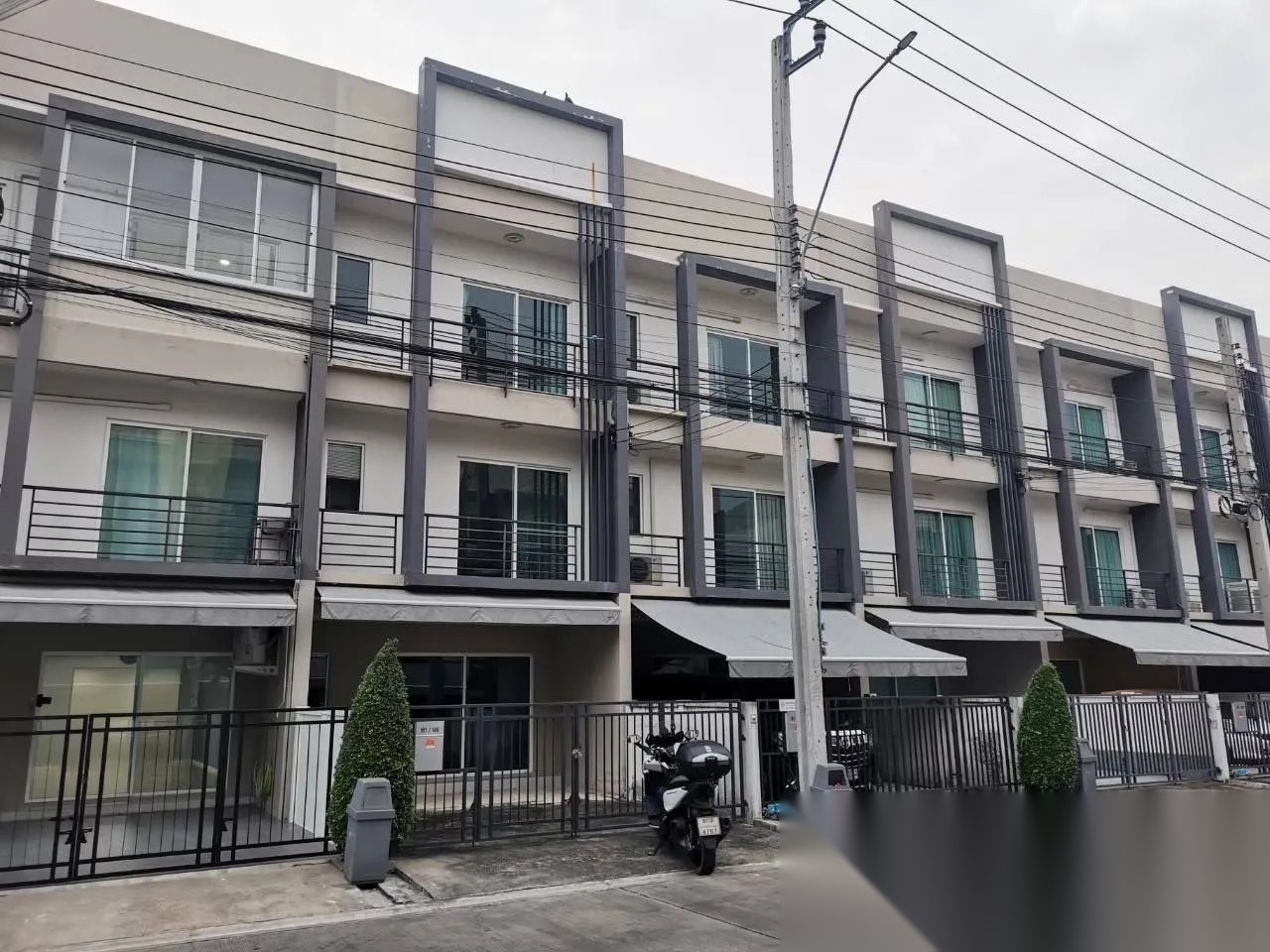 3 Bedroom Townhouse for sale at Baan Klang Muang Sukhumvit 77 — photo 1