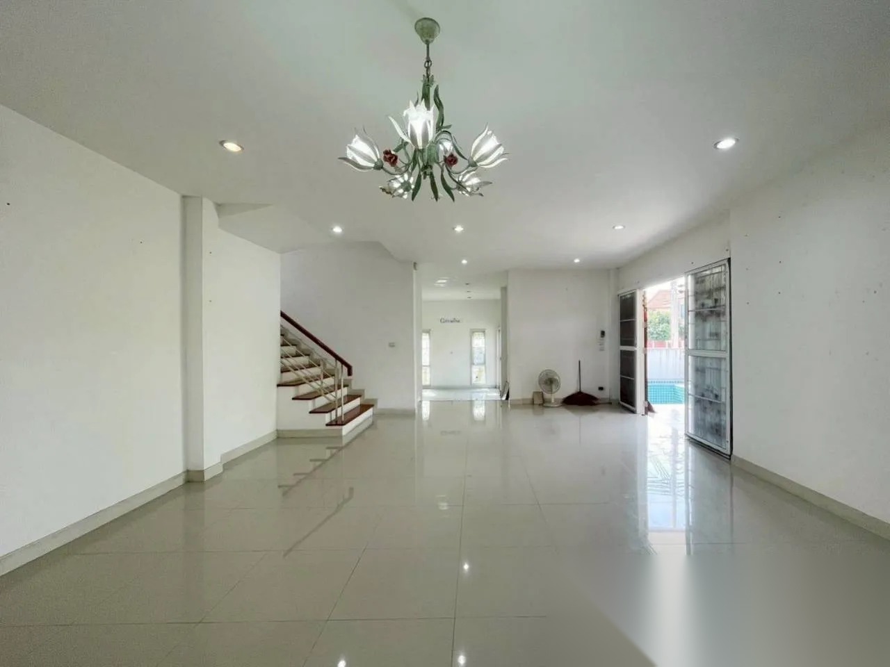 4 Bedroom House for sale at PHANASON PRIVATEHOME Hathairat 37 — photo 2
