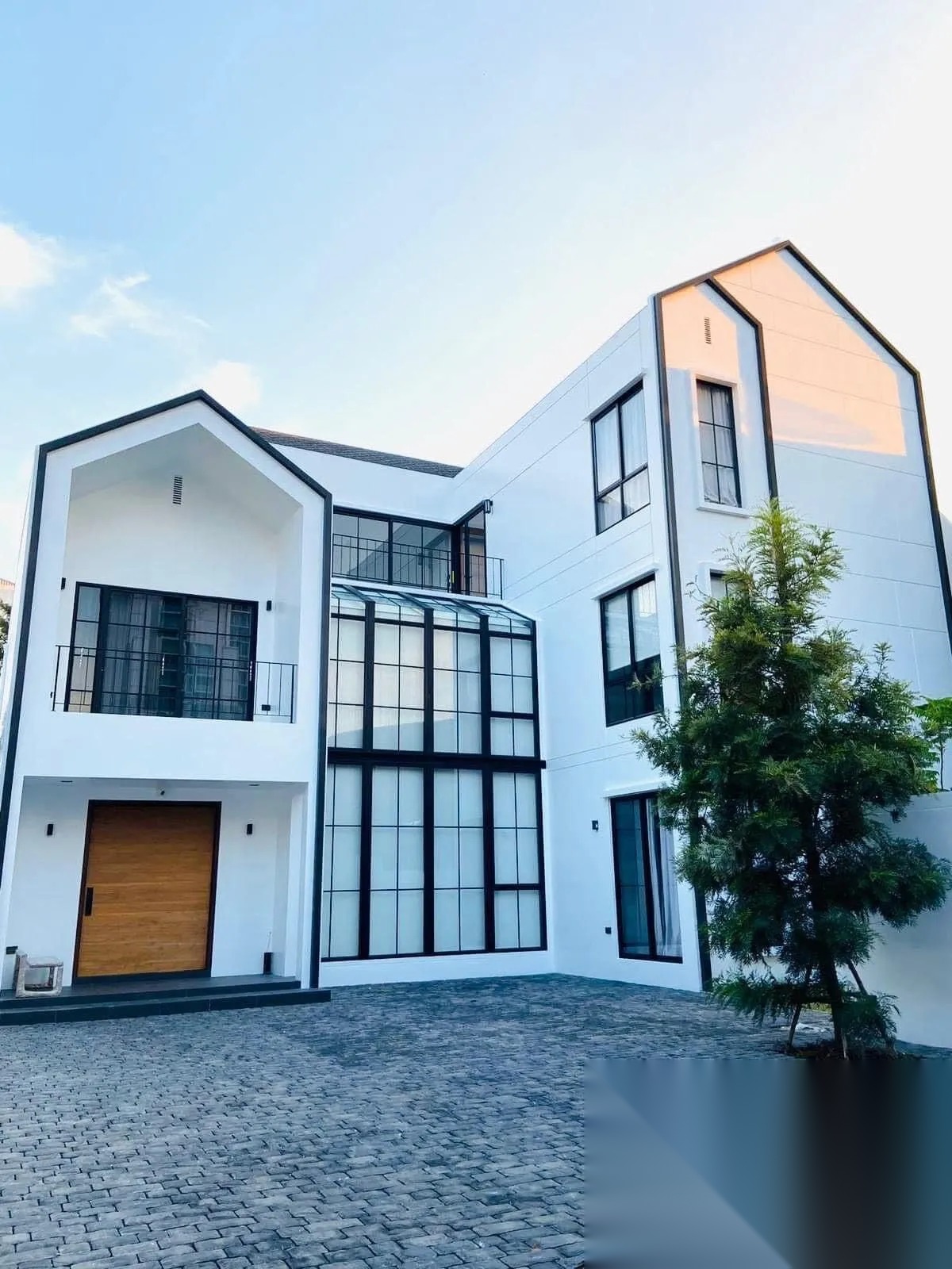Single House for Sale in Khlong San Bangkok — photo 1